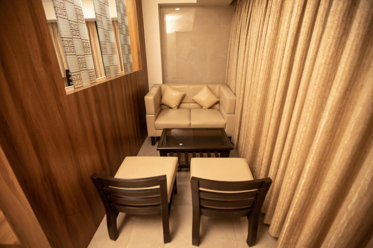 Hotel Naaz Executive Near T2 Airport Mumbai Exterior foto