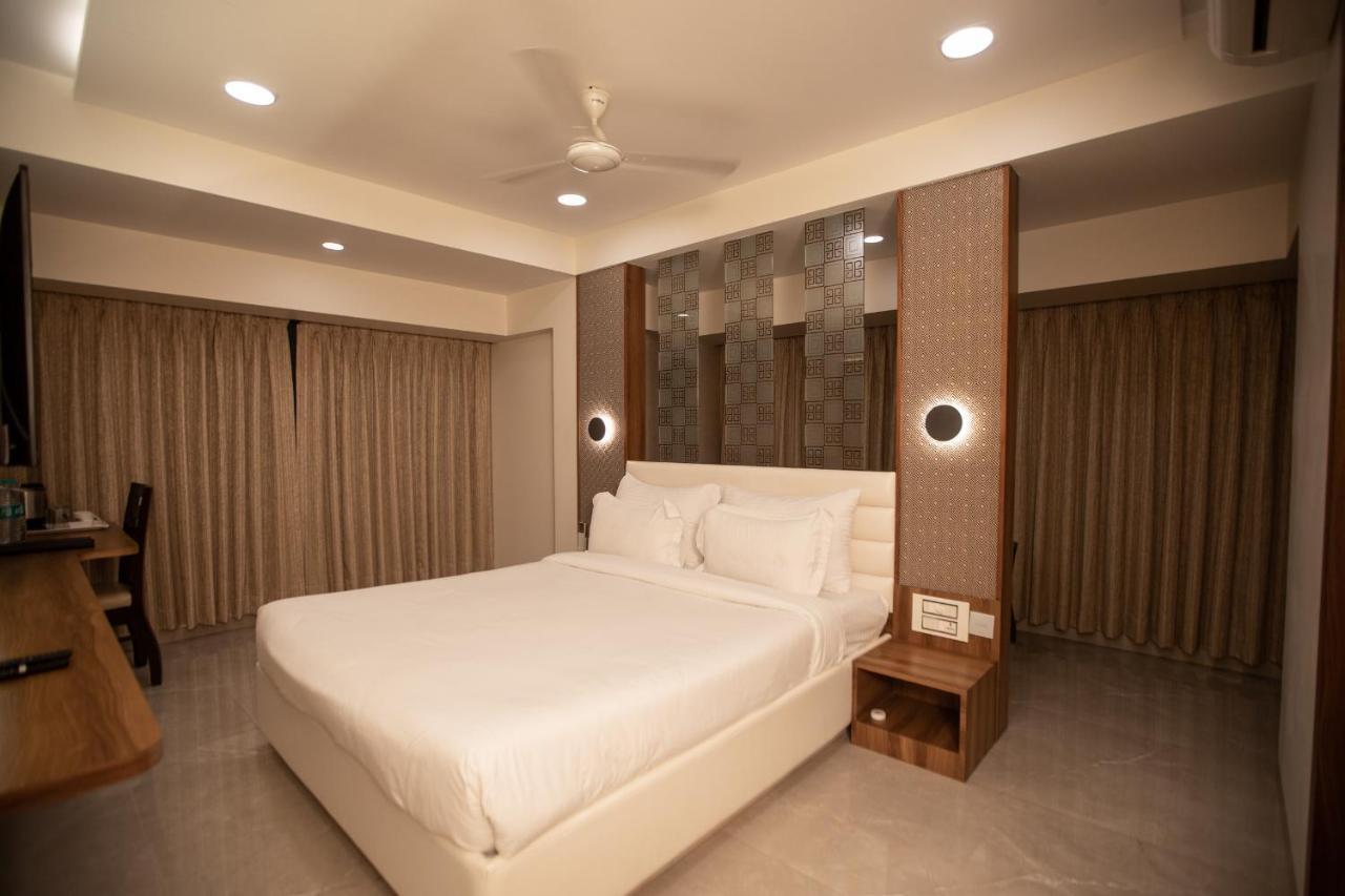 Hotel Naaz Executive Near T2 Airport Mumbai Exterior foto