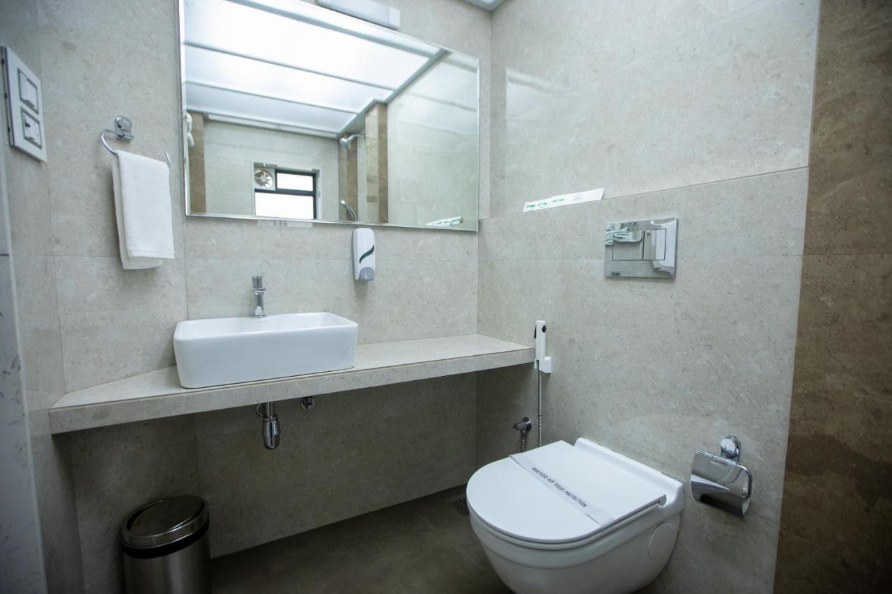 Hotel Naaz Executive Near T2 Airport Mumbai Exterior foto