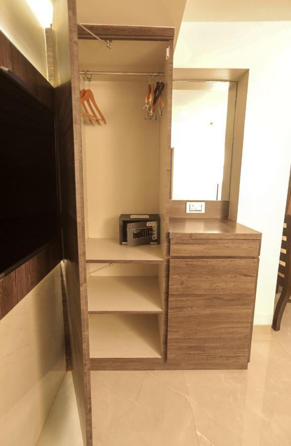Hotel Naaz Executive Near T2 Airport Mumbai Exterior foto
