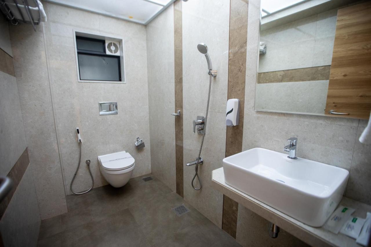 Hotel Naaz Executive Near T2 Airport Mumbai Exterior foto