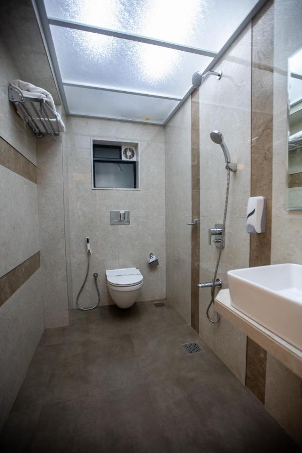 Hotel Naaz Executive Near T2 Airport Mumbai Exterior foto