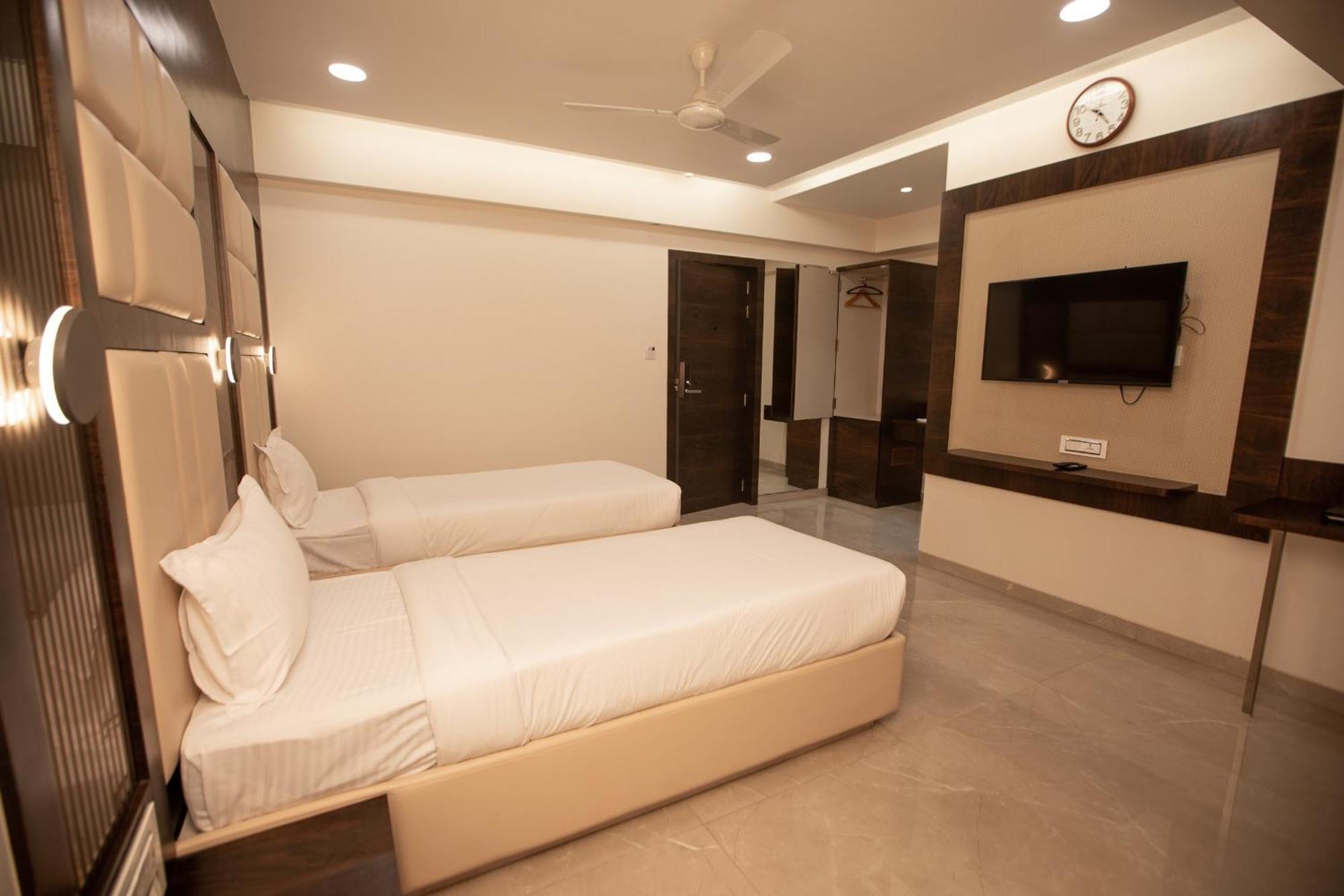 Hotel Naaz Executive Near T2 Airport Mumbai Exterior foto