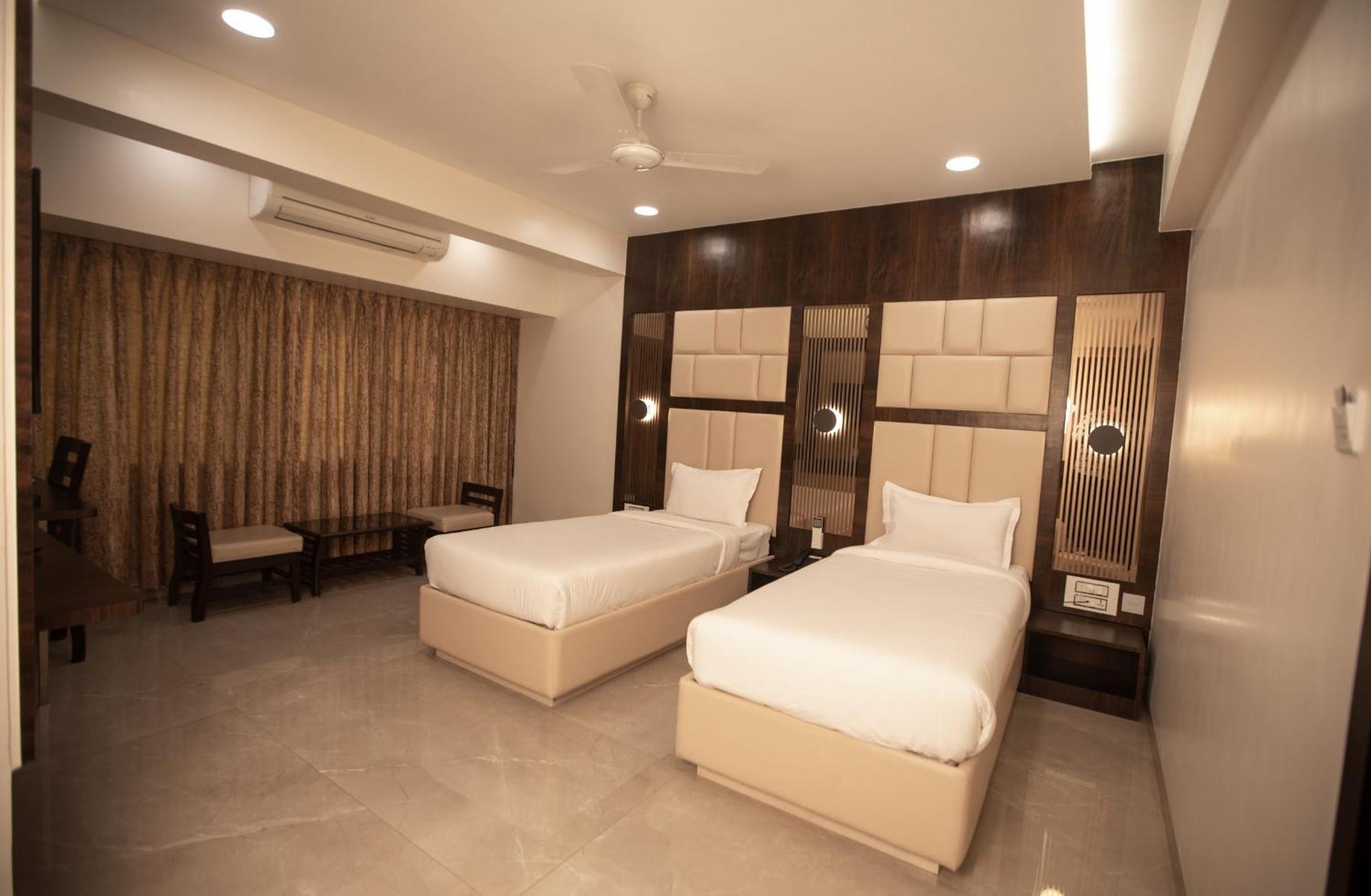 Hotel Naaz Executive Near T2 Airport Mumbai Exterior foto